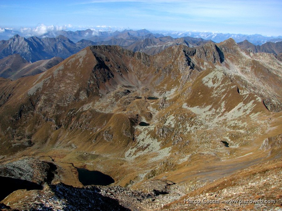 06_Panorama sui laghi di Caldirolo e Valsambuzza dal Masoni.JPG